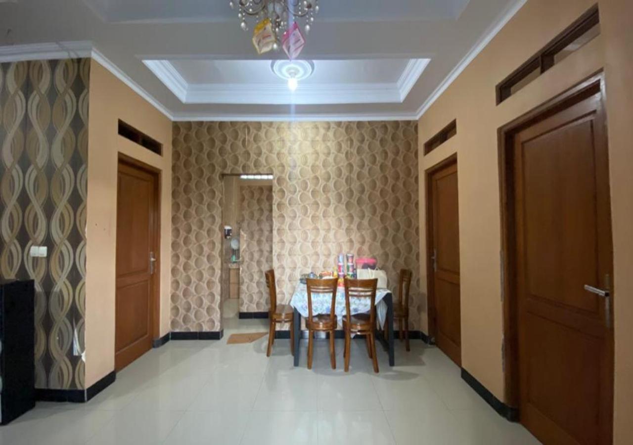 Villa Edwin Puncak Bogor Bagian luar foto